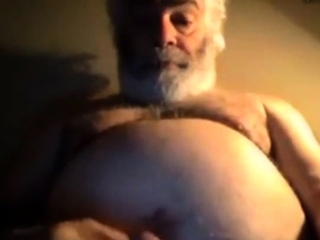 Hairy horny NY daddy bear jerks off on webcam