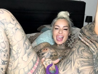 Amateur Big Boobs jerks Big Dick