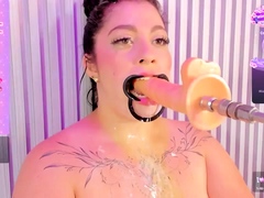 Amateur preggo hoe toys her pussy close up in fetish solo